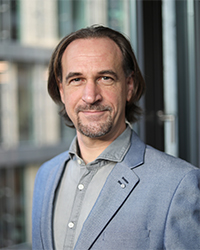 Dr. Dominik Maslak Dr. Dominik Maslak